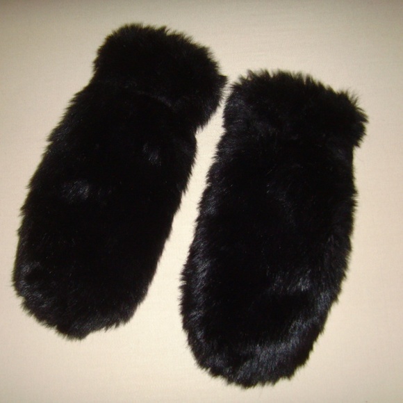 Free Press Faux Fur Black Mittens - NEW - Picture 1 of 9